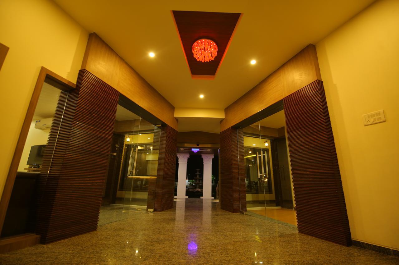 Saubhagya Inn International Лакнау Екстериор снимка