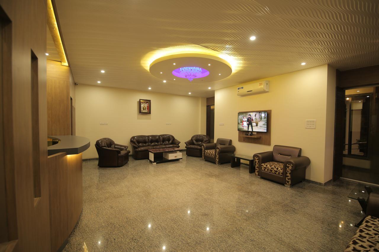 Saubhagya Inn International Лакнау Екстериор снимка